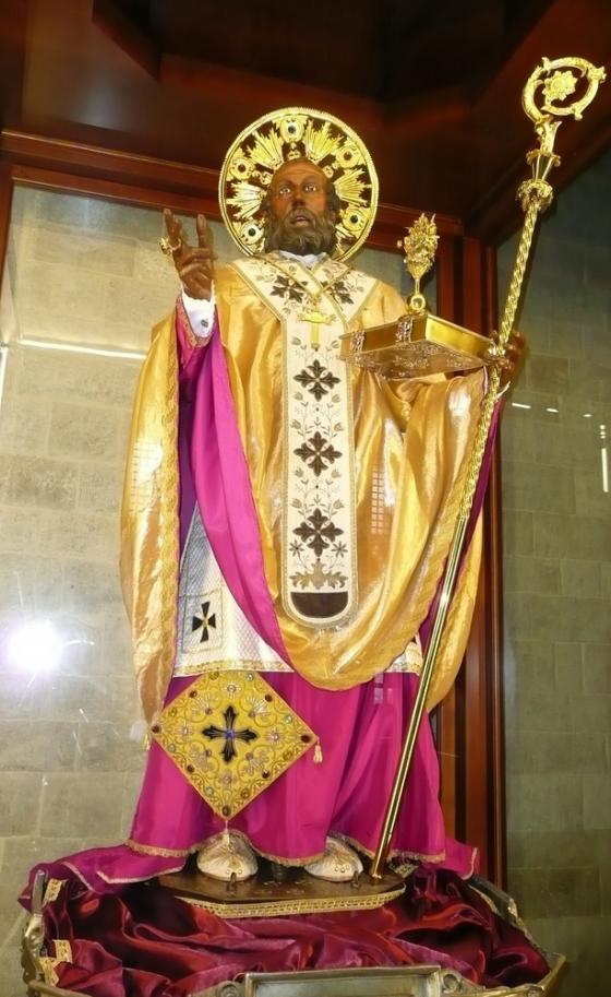 Statua di San Nicola conservata nella basilica nicolaiana di Bari