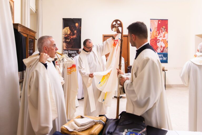 I preparativi in sacrestia prima della Messa – Chiesa Buon Pastore, Bari, 29 settembre 2026