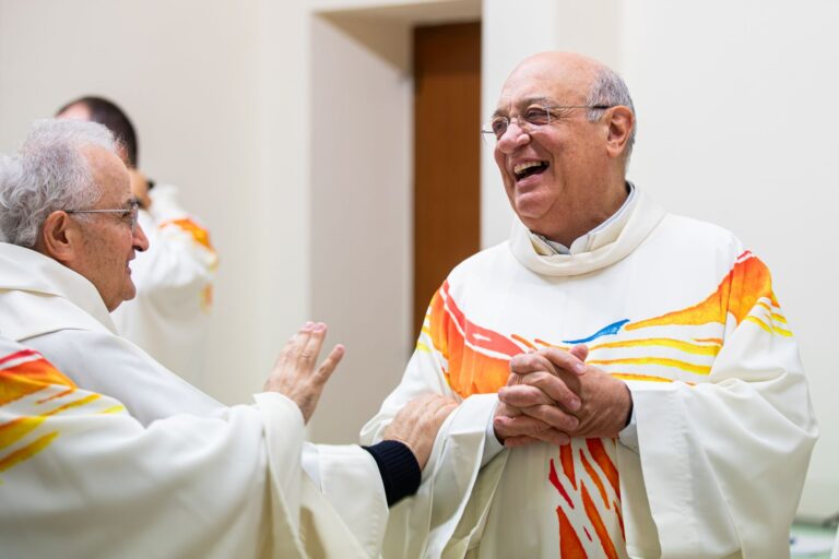 Il saluto tra i sacerdoti – Chiesa Buon Pastore, Bari, 29 settembre 2026