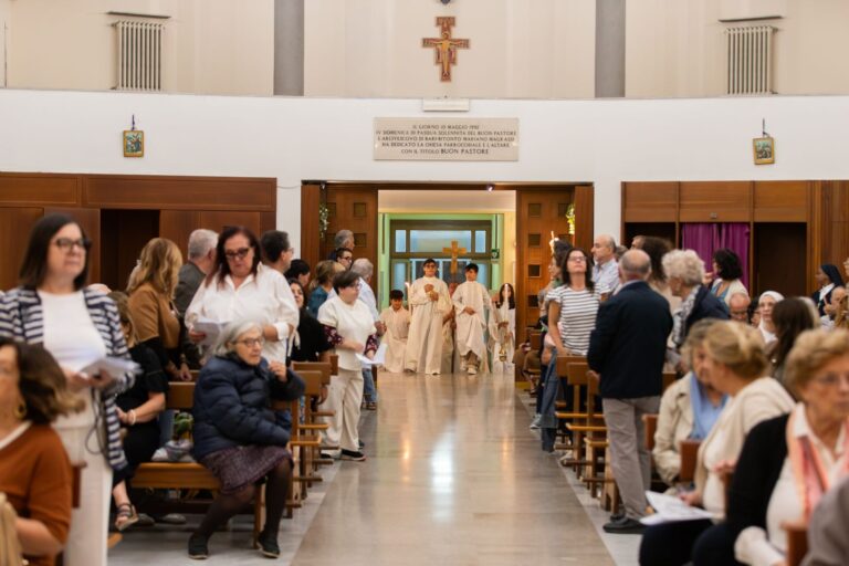 La processione d’ingresso lungo la navata – Chiesa Buon Pastore, Bari, 29 settembre 2026
