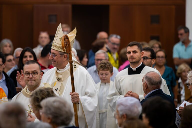 La processione d’ingresso tra i fedeli – Chiesa Buon Pastore, Bari, 29 settembre 2026