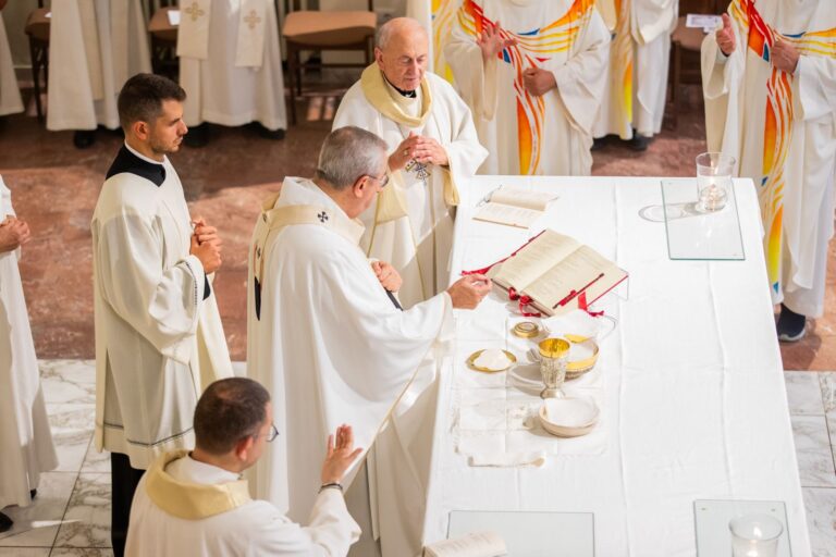 La liturgia eucaristica vista dall’alto – Chiesa Buon Pastore, Bari, 29 settembre 2026