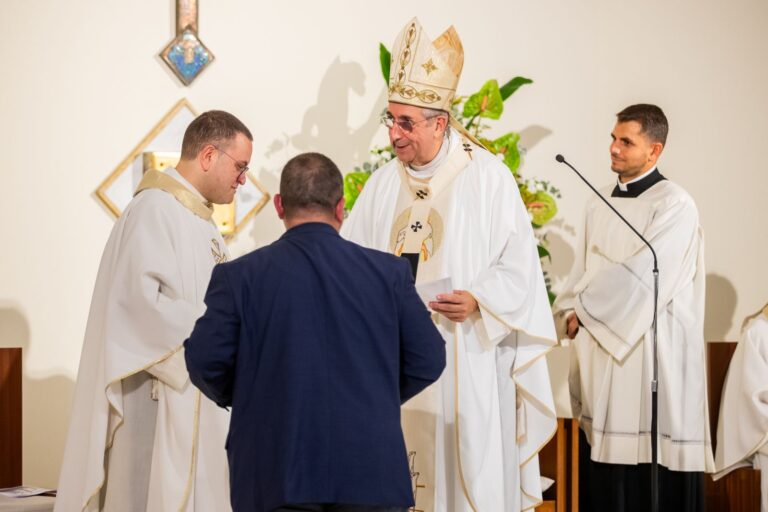 Un momento di ringraziamento presso l’altare – Chiesa Buon Pastore, Bari, 29 settembre 2026