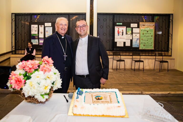 Davanti alla torta del 50° dalla fondazione della Chiesa Buon Pastore – Chiesa Buon Pastore, Bari, 29 settembre 2026