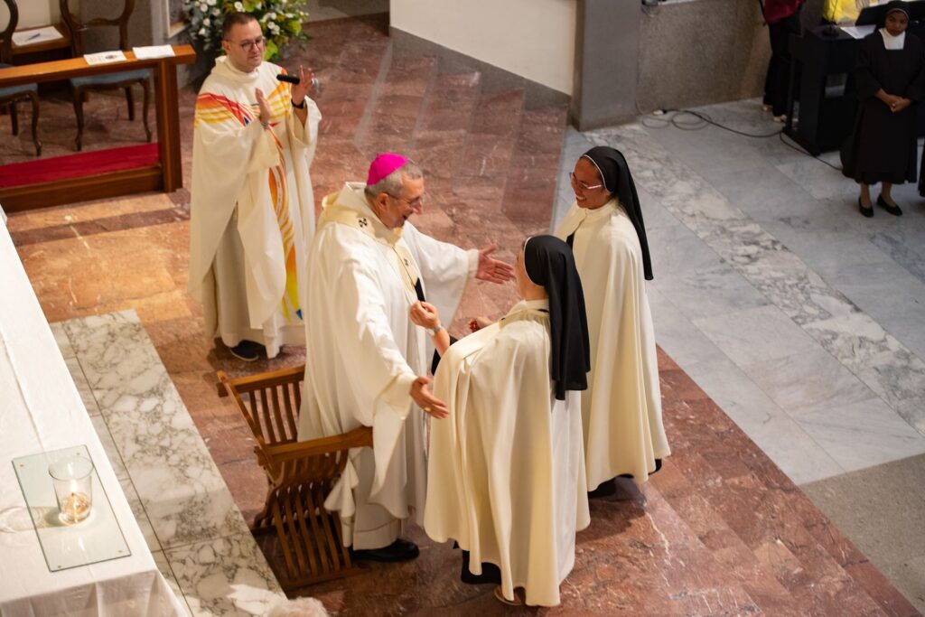 L’Arcivescovo benedice una suora – Professione perpetua, Parrocchia Buon Pastore, Bari, 26 settembre 2026